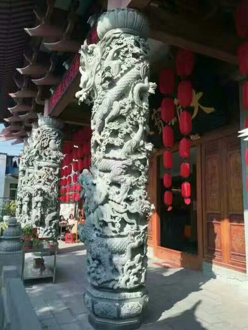 石雕龙柱