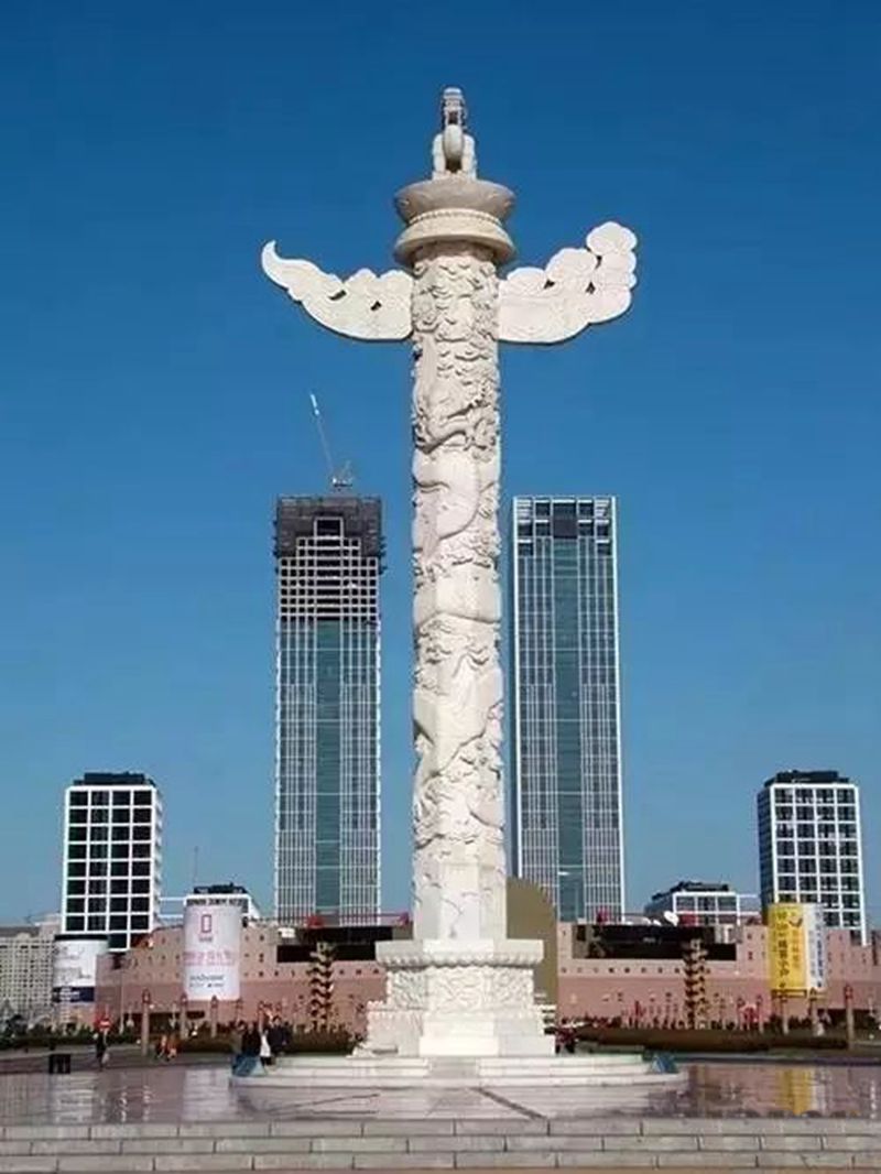 石雕龙柱华表