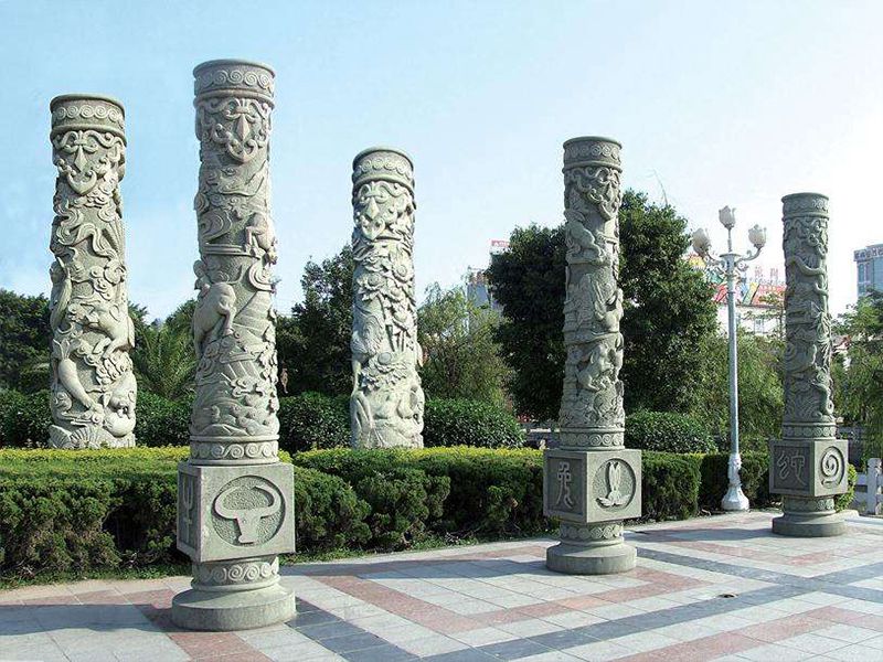 石雕龙柱