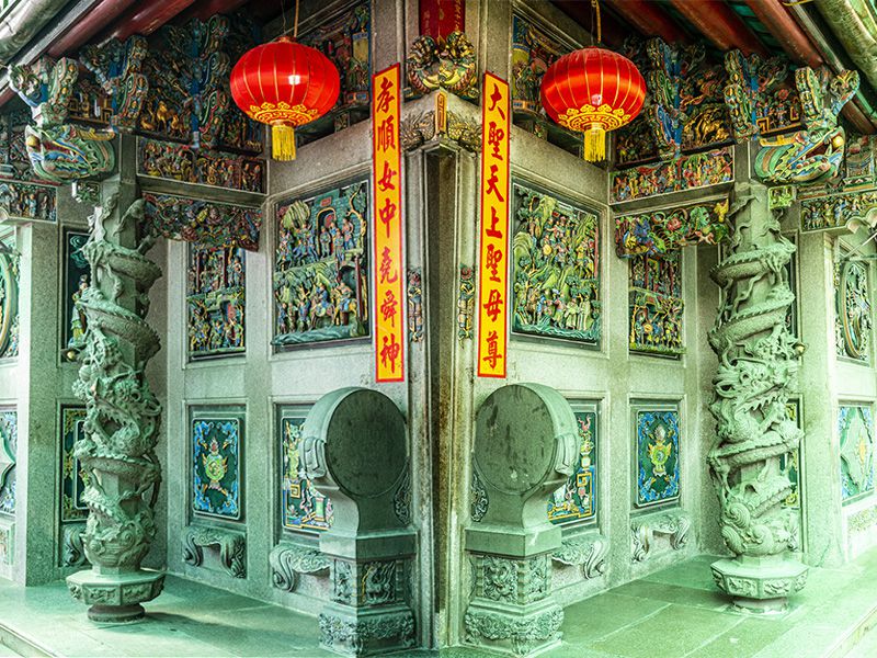 寺庙浮雕龙柱